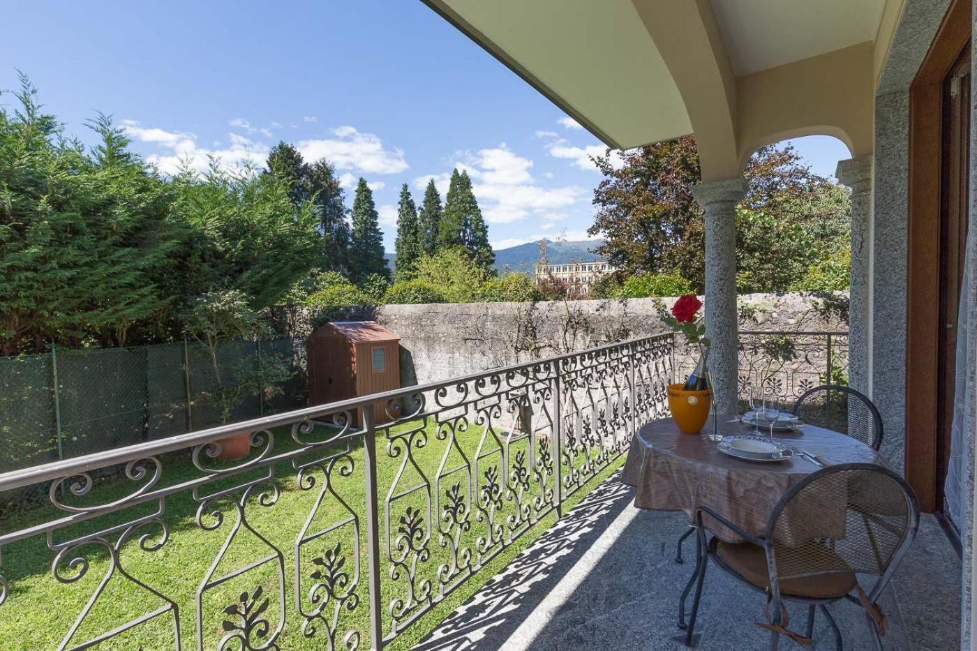 La Petite Dame - Lake Maggiore - 100 M From The Lake Вербания Экстерьер фото