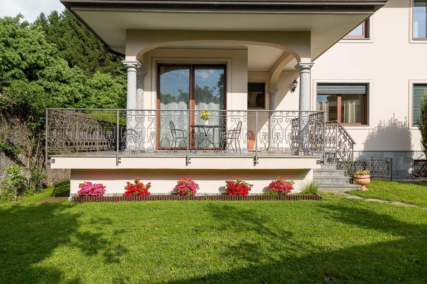 La Petite Dame - Lake Maggiore - 100 M From The Lake Вербания Экстерьер фото